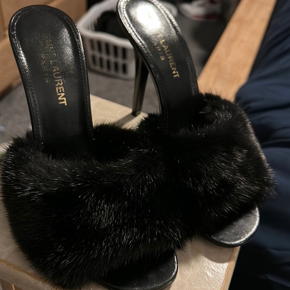 Saint Laurent - Picture 1 of 3
